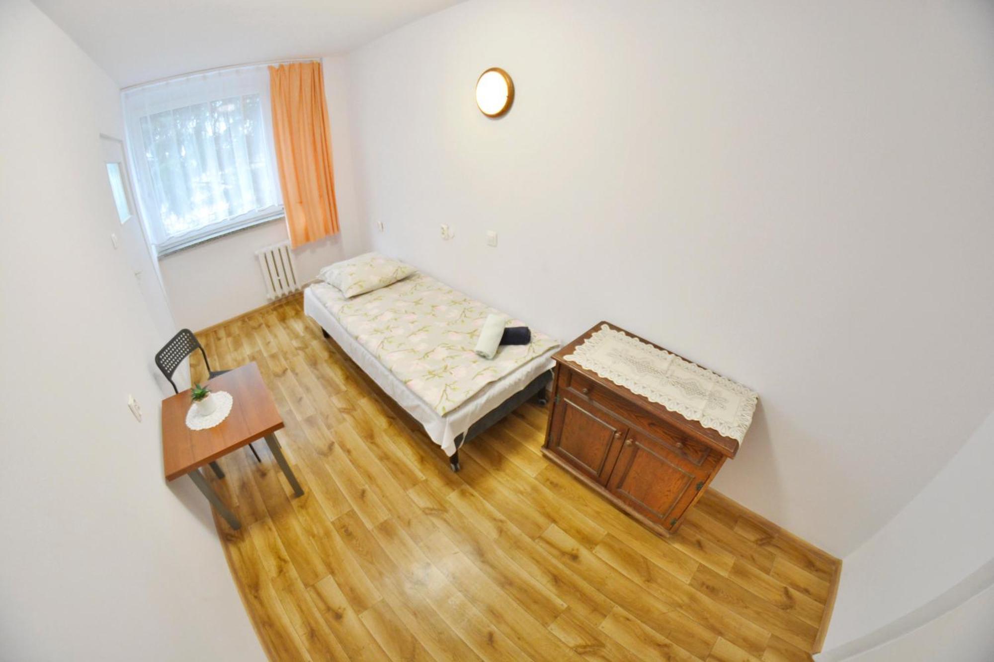 Twoj Hostel Битом Екстериор снимка